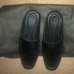 Black crocodile style slip in